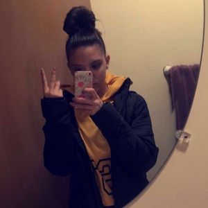 Meet your Posher, Gia